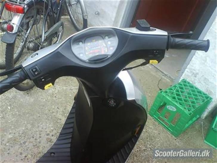 Suzuki Estilete  (Vens scooter) billede 3