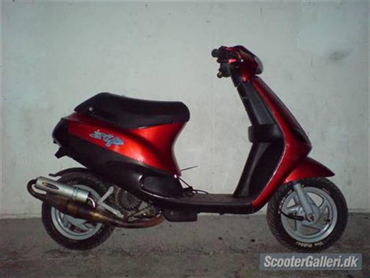 Piaggio Zip - sårn så den ud der jeg fik den fra den gamle ejer ;b billede 1