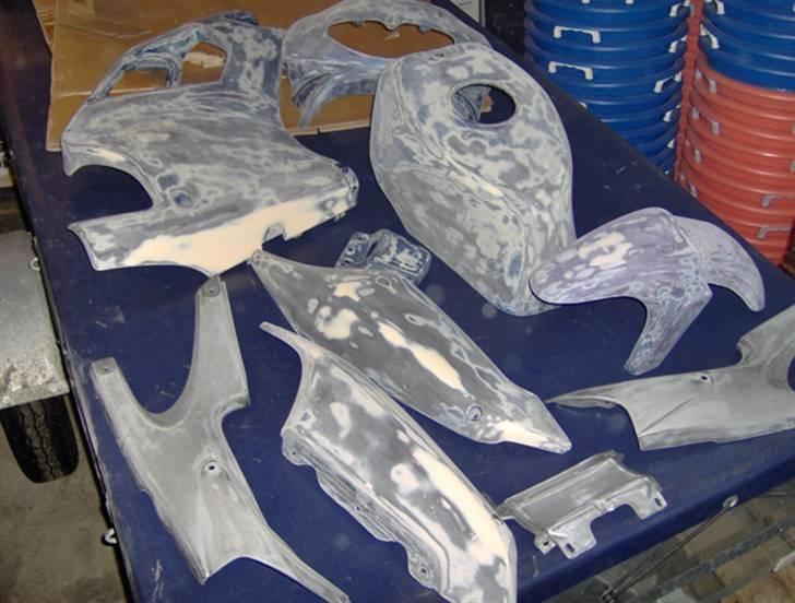 Aprilia RS50 (FØR) (SOLGT) - Mangler kun det ene sideskjold.... ellers er det ved at være der :P billede 11