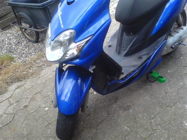 Yamaha jog r solgt  - en ven kørte ind i mit skjold billede 2