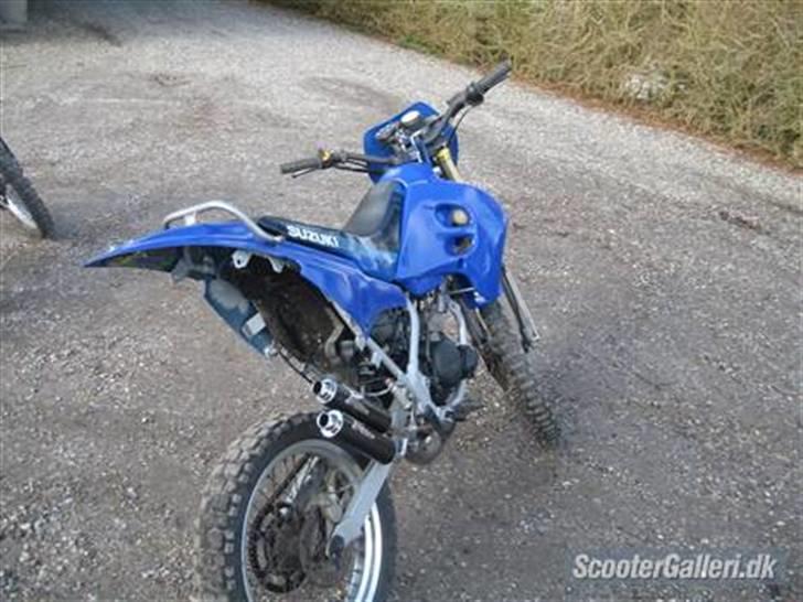 Suzuki rmx sc højeste  - inden tank og sideskjolde blev malet billede 1