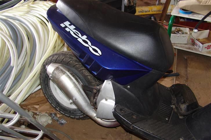 Yamaha slider (*SOLGT*) - bytter slider+penge for noget nyt, da jeg er blevet lidt træt af den, har ny krum med til de´n og simring&lejer sæt,ALT EL virker, lidt problememer med kickstartere lige nu men el starten er fin, add min msn hvis i vil vide mere : jess_29@hotmail.com billede 1