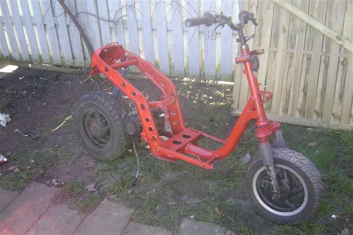 Piaggio Zip Projekt (Solgt) - Så motoren er på :D billede 5