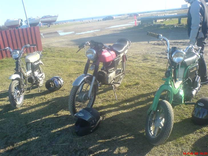 Puch Grand prix Før - fzen til venstre er Peters, min Puch i midten, og så Jonas´s  Fz50 med hot motor.  billede 9