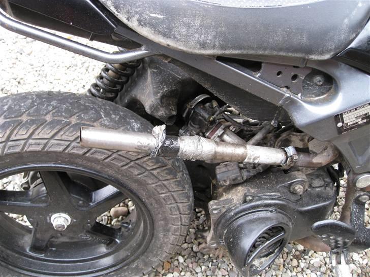 Suzuki Ssm - Byttet til Jog R - Fiks lille custom udst. Larmer faktisk ikk ret meget :S billede 5