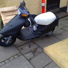 Yamaha jog as std solgt