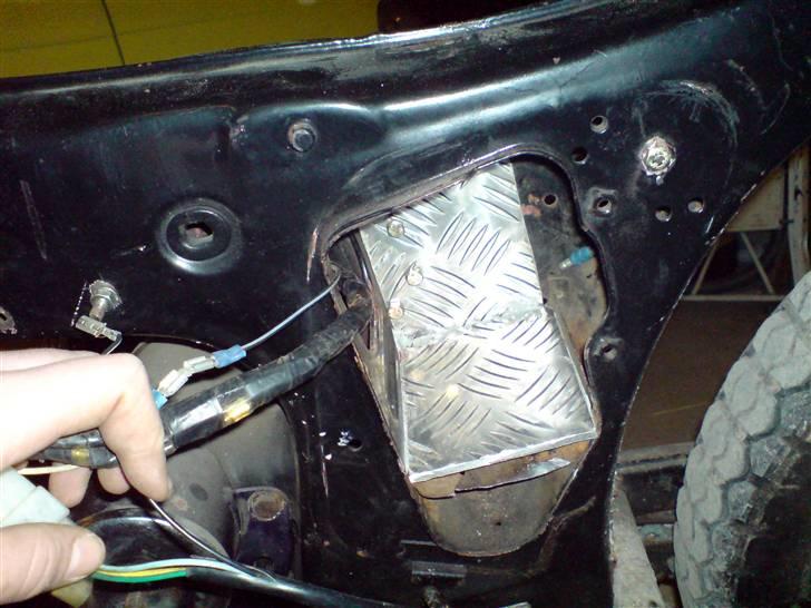 Yamaha 4-gear solgt til min far - batterirum med dørkplade i billede 10