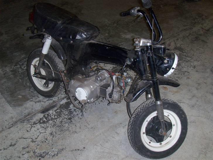 Honda ST50 Dax - Byttet - Dax´en som den så ud da købte den :) billede 1
