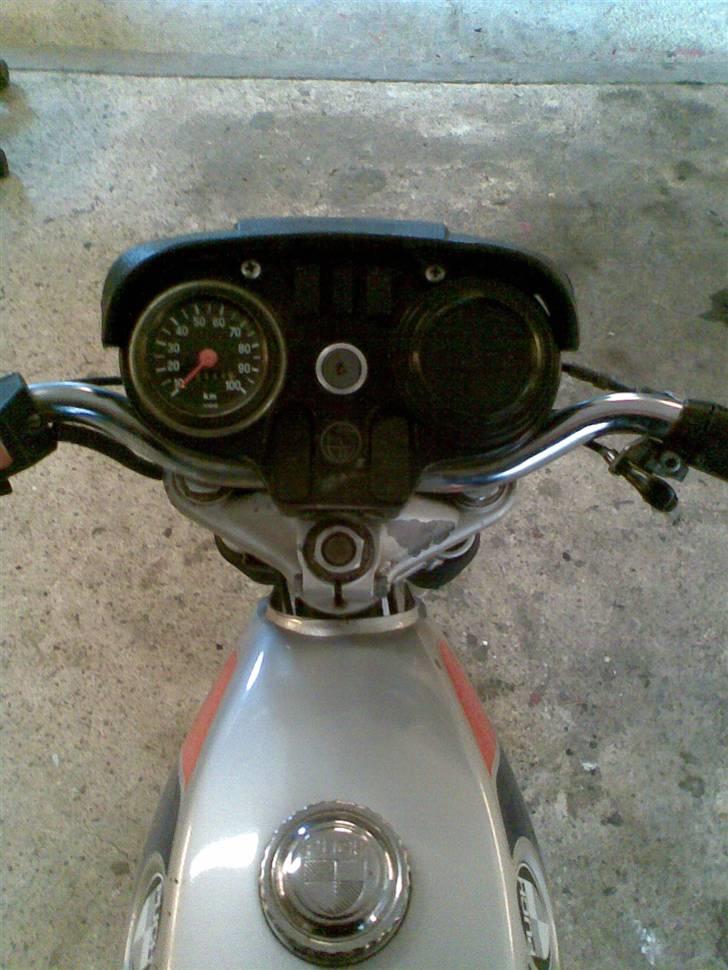 Puch Monza 2 gears (solgt) - speedometeret. har overvejet at købe en omdrejningstæller billede 4