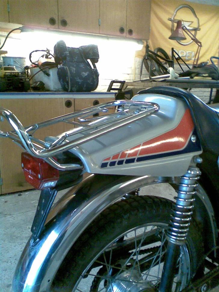 Puch Monza 2 gears (solgt) - bagskærmen, og bagagebæren. måske et anderøvssæde med bmw look.  billede 6