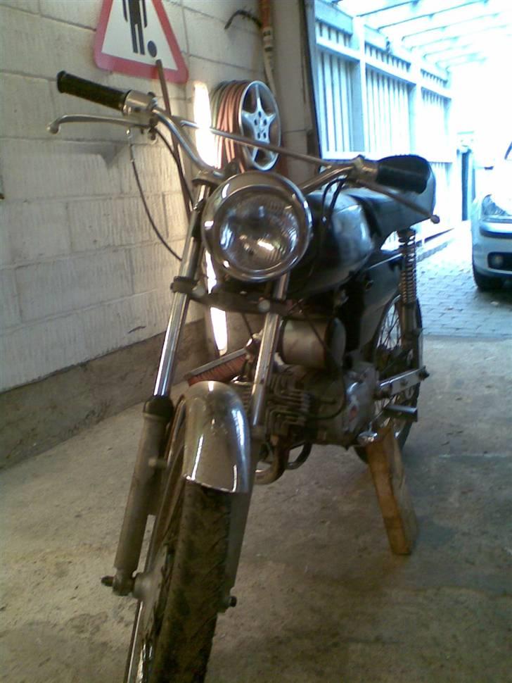 Suzuki K 50 4 gear - forfra med den runde lygte billede 1