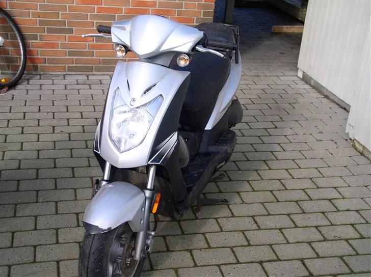 Kymco agility - scooooteren :D hah billede 1