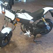 Suzuki street magic solgt*