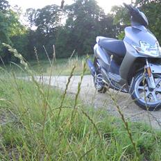 Yamaha Jog R AC Nu med sport :D 