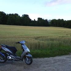 Yamaha Jog R AC Nu med sport :D 