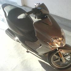 Yamaha Jog R AC Nu med sport :D 