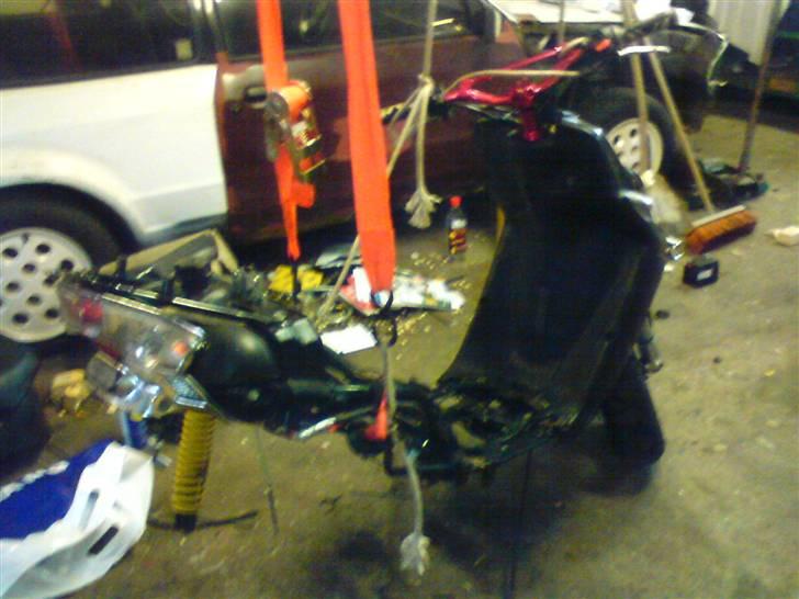 Yamaha Bw's ng - Grunden til at den hænger der:D er fordi at jeg renoverede mortoren:D billede 13