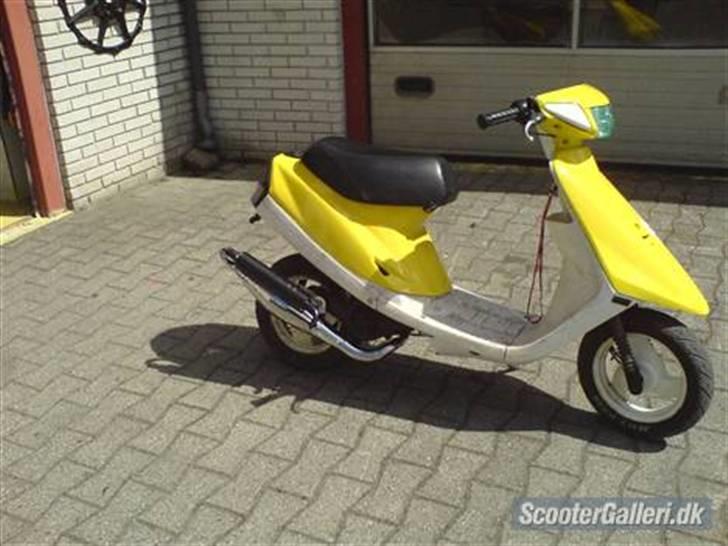 Yamaha jog as (til salg) - Med de nye skjolde og udstødning. billede 1