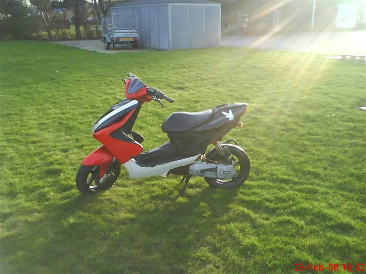 Yamaha Aerox Lc DD (Byttet) - nyeste billeder :) Sideskjoldene er dog blevet blevet malet sort.  billede 6