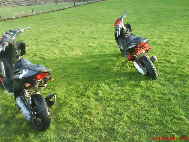 Yamaha Aerox Lc DD (Byttet) - nyeste billeder :) Sideskjoldene er dog blevet blevet malet sort.  billede 11