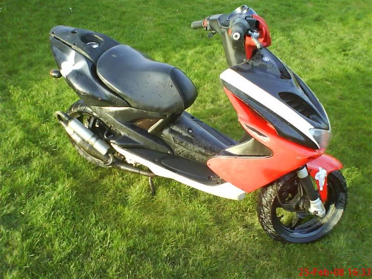 Yamaha Aerox Lc DD (Byttet) - nyeste billeder :) Sideskjoldene er dog blevet blevet malet sort.  billede 12