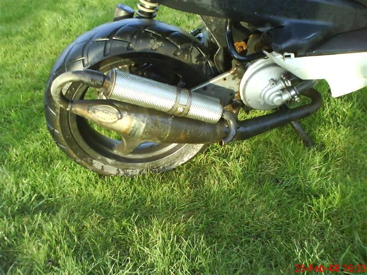 Yamaha Aerox Lc DD (Byttet) - nyeste billeder :) Sideskjoldene er dog blevet blevet malet sort.  billede 13