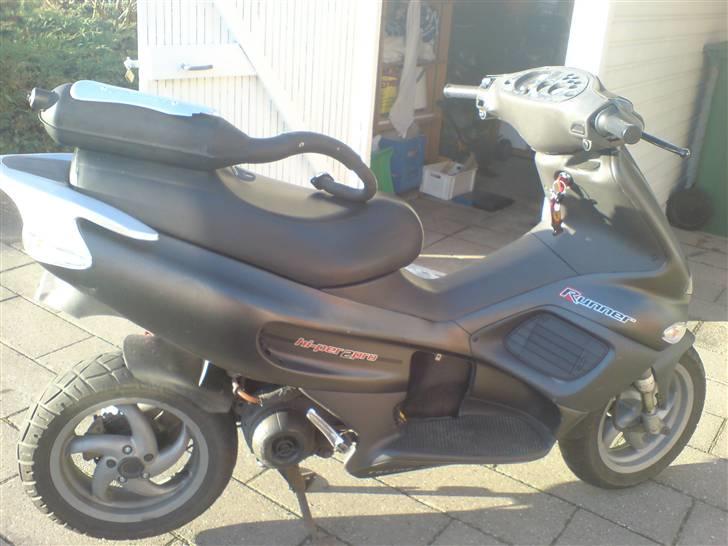 Gilera Runner AC DD - Min Sito flækkede over, så måtte ud og have fat i en ny udstødning. Synes nu den kørte lidt hurligere med Sito end Ginanelli Go :) billede 9