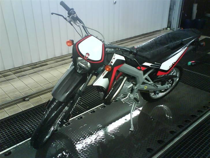 Gilera SMT totalt smadret - skulle jo væsket ;P  billede 3
