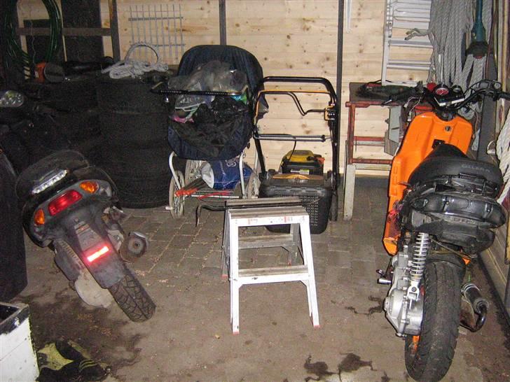 Piaggio Nrg Xtreme SOLGT - Min stalker ved siden af . tjek den under profil , og smid en stemme og en kommentar.. tak (: billede 9