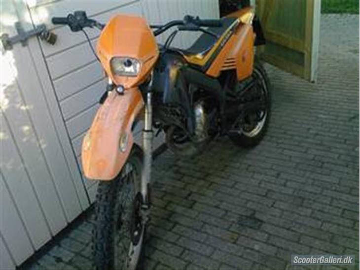 {{currentPhoto.altText}} billede {{currentPhoto.number}}