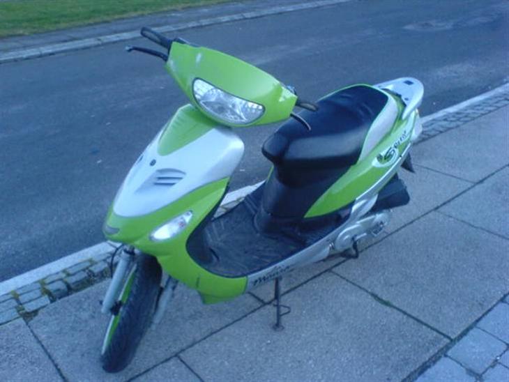 {{currentPhoto.altText}} billede {{currentPhoto.number}}