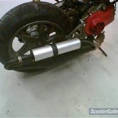 Suzuki street magic solgt