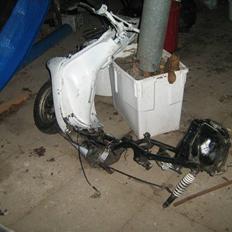 Yamaha jog space solgt