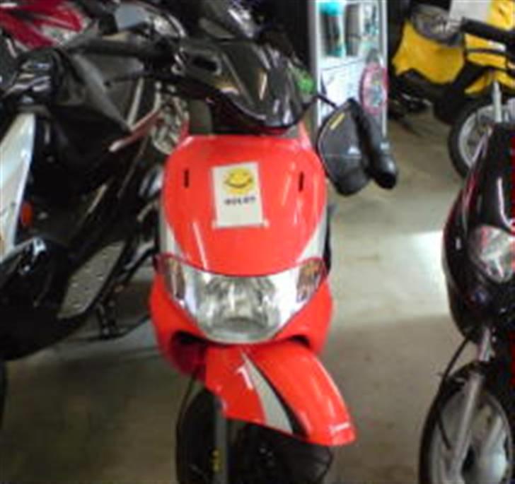 Derbi Atlantis Bullet solgt ); - da den stod i buktikken  billede 2