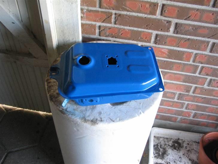 Suzuki FZ50 - Den gamle tank, efter renovering og lakkering billede 17