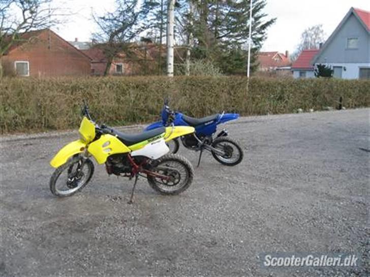 Suzuki rmx sc højeste  - den blå er min tanken og sideskjoldene skal males hvid som de er orginal billede 8