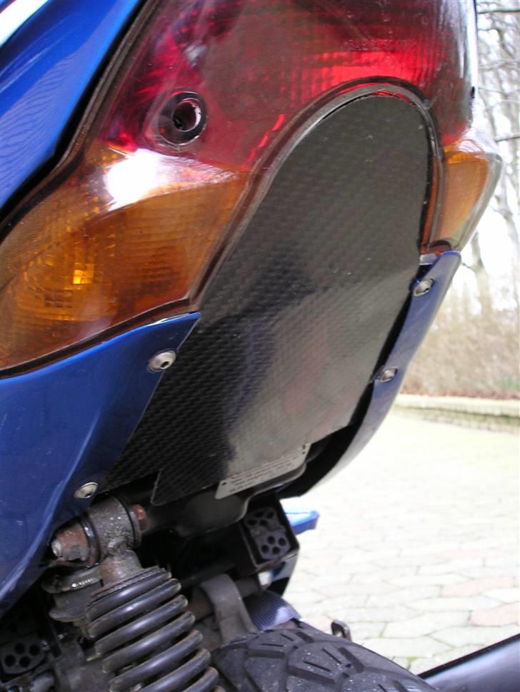 Aprilia sonic [Solgt]  - her er så min custom lavet bagplade, og det er ÆGTE KULFIBER =D NICE billede 16