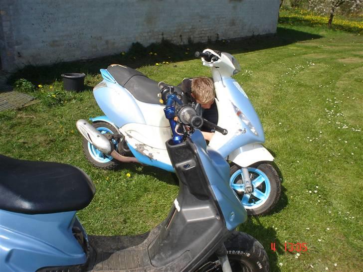 PGO Hot50 (før ombygning) - hotten, og min brors nye zip :b billede 7