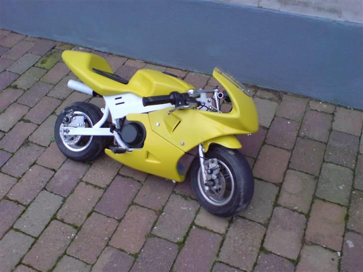 MiniBike Pocketbike / SOLGT \ - minibiken som den står nu. :)  billede 2