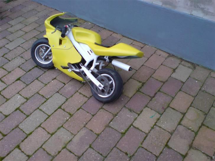 MiniBike Pocketbike / SOLGT \ - minibiken som den står nu. :)  billede 4