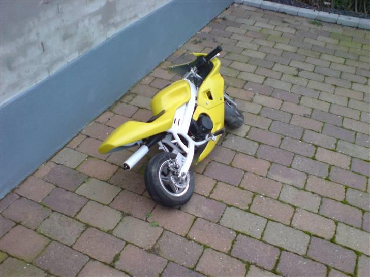 MiniBike Pocketbike / SOLGT \ - minibiken som den står nu. :)  billede 6