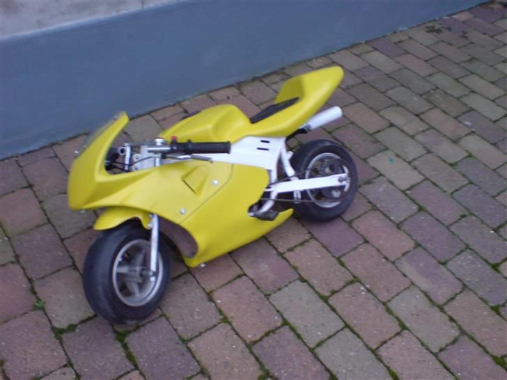 MiniBike Pocketbike / SOLGT \ - minibiken som den står nu. :)  billede 7