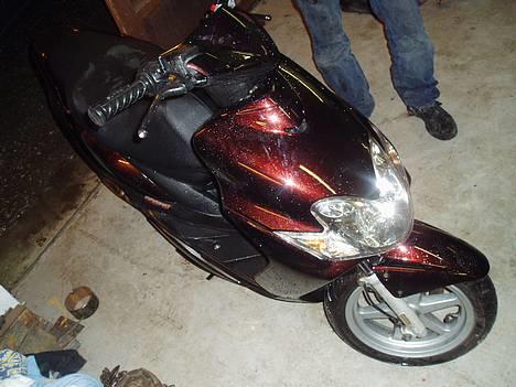 Yamaha Jog R Solgt - Der kan man se en af de farve min lakering har.. billede 8