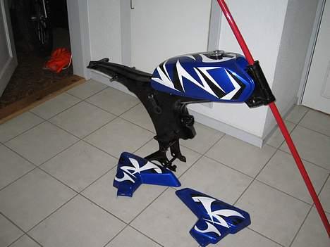 Yamaha 4 gear (solgt) - mit nye stel og tank + side skjolde... billede 2