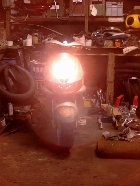 Suzuki Katana - En lille glad "mund" i blå lysdiode slange ;-) billede 5