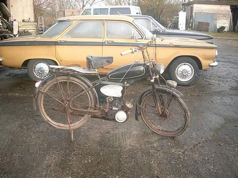 Veteraner BFC Staffete - Bilen i baggrunden kan også ses på min 80ccm crosser billede 1