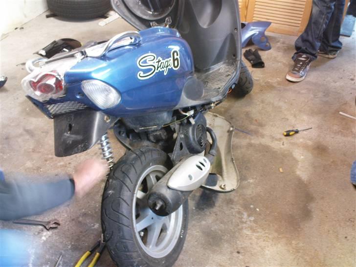 Yamaha Neos(byttet) - så sku vi lige skifte støddæmper;) billede 2