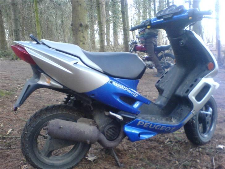 Peugeot Speedfight 2 - Gammel sur udstødning, jeg ved det! Får snart sat ny på. billede 4