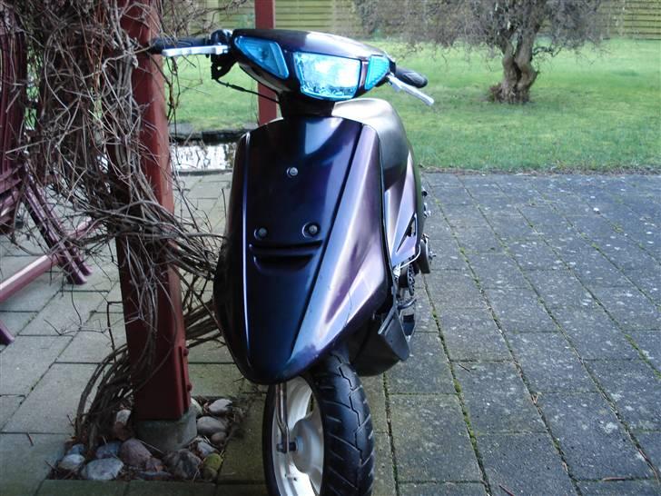 Yamaha jog fs (BYTTEDE) - Efter: sådan ser ´´Tøsen´´ ud nu :D elsker den squ ! <3 billede 3