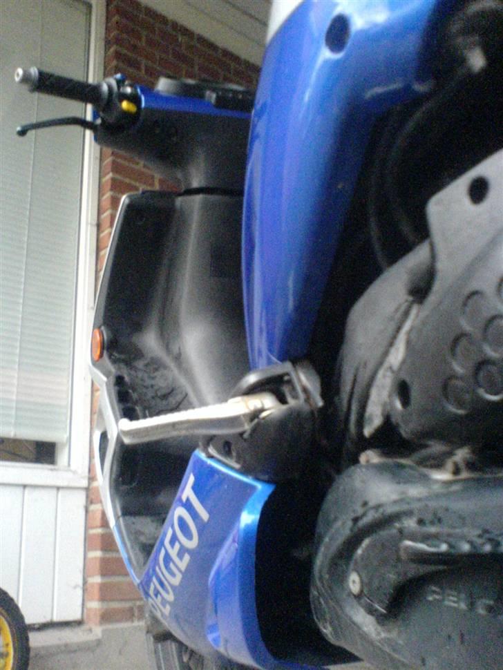 Peugeot Speedfight 2 - Fodstøtterne til ekstra passager. billede 11